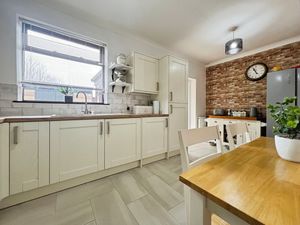 Kitchen Diner- click for photo gallery